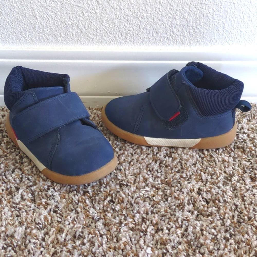 Toddler boys size 6 boots